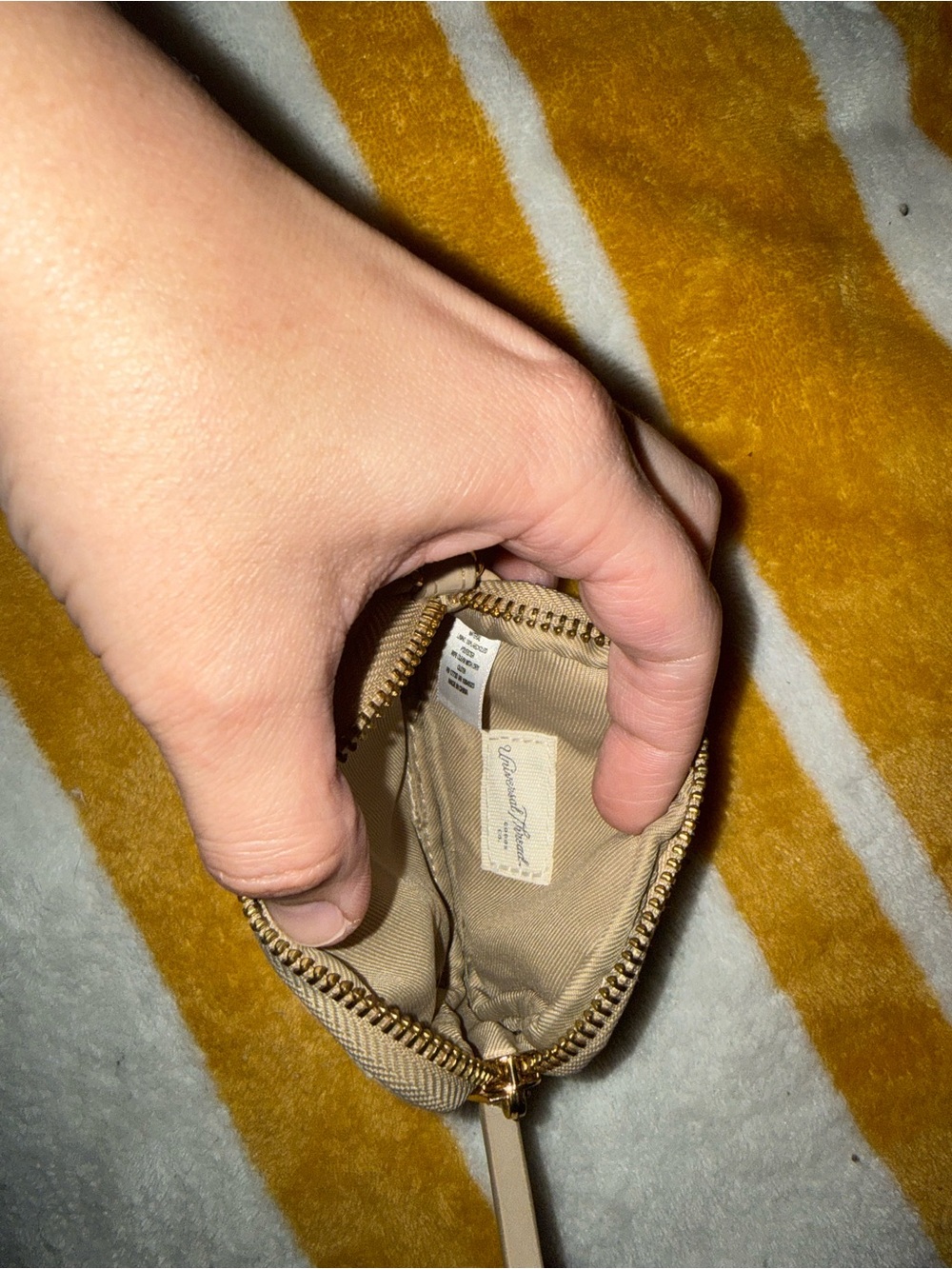 Universal Thread Card Wallet - Picture 2 of 3